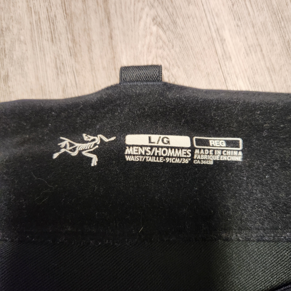 Arc'teryx Men's Black Cargo Pants - Picture 6 of 10